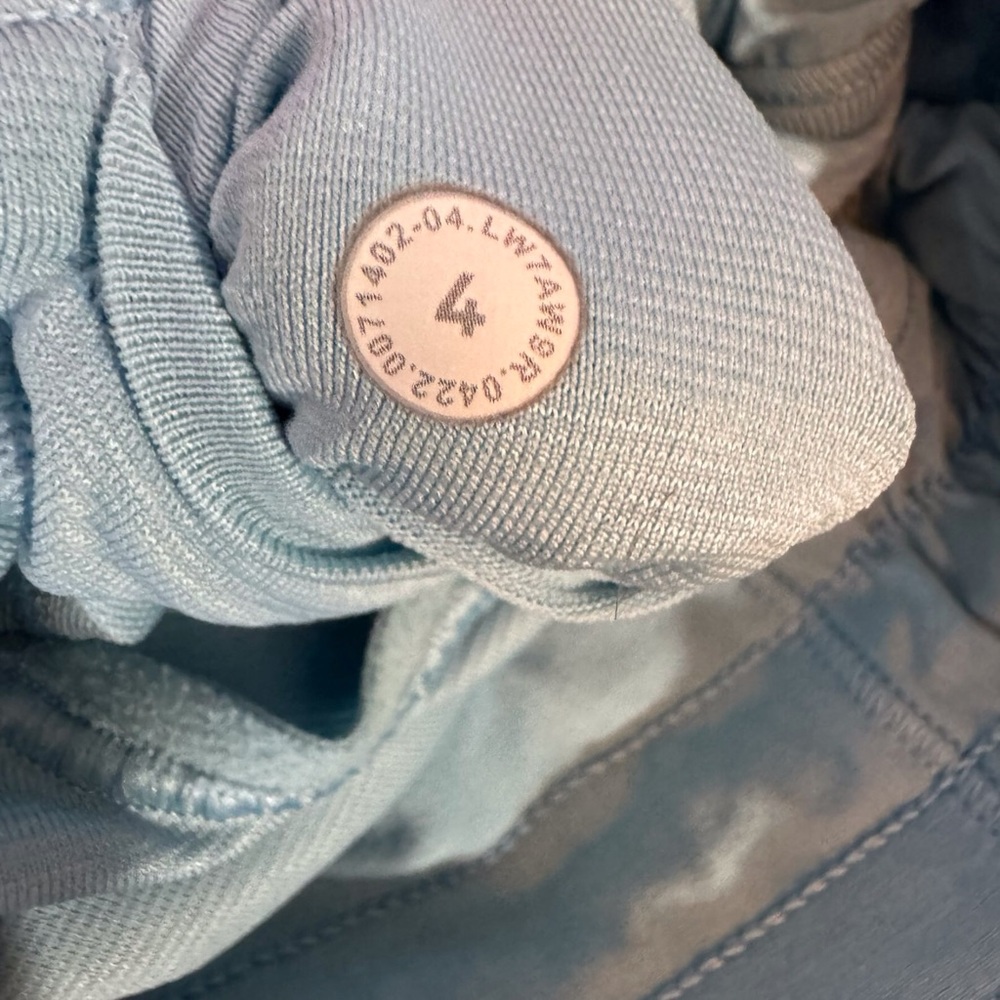 ❌❌Lululemon Size 4 Light Blue Hotty Hot Shorts 4” Inseam Lined Gym Yoga Athletic - Picture 7 of 7